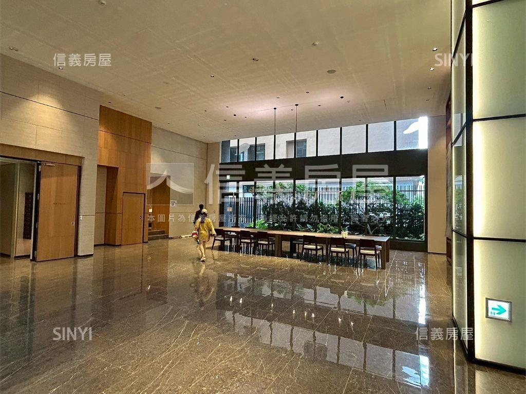 河堤世界全新兩房平車房屋室內格局與周邊環境