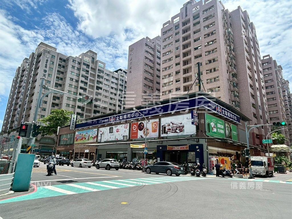 河堤世界全新兩房平車房屋室內格局與周邊環境
