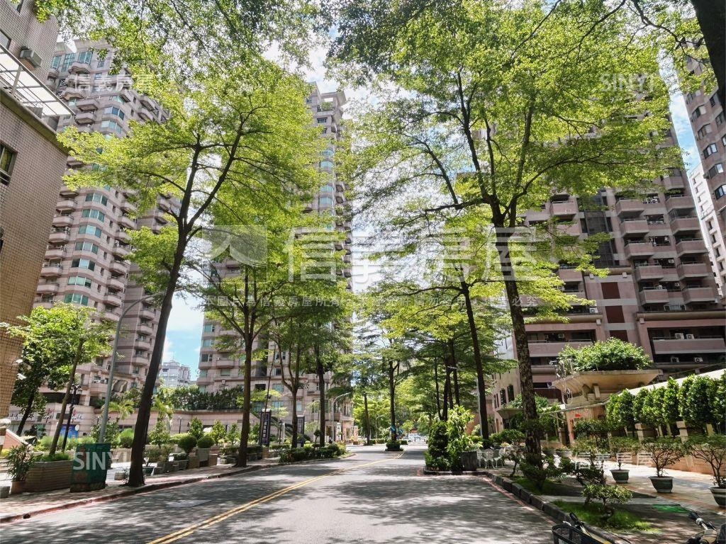 河堤世界全新兩房平車房屋室內格局與周邊環境