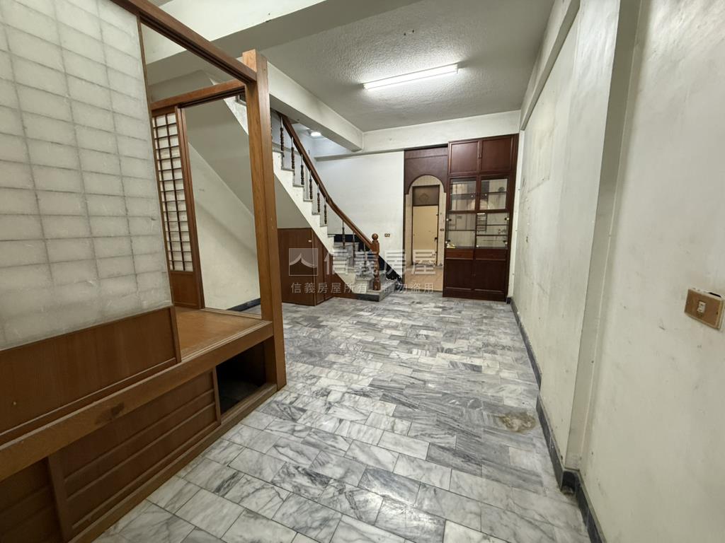 東區東安路獨院傳統透天房屋室內格局與周邊環境