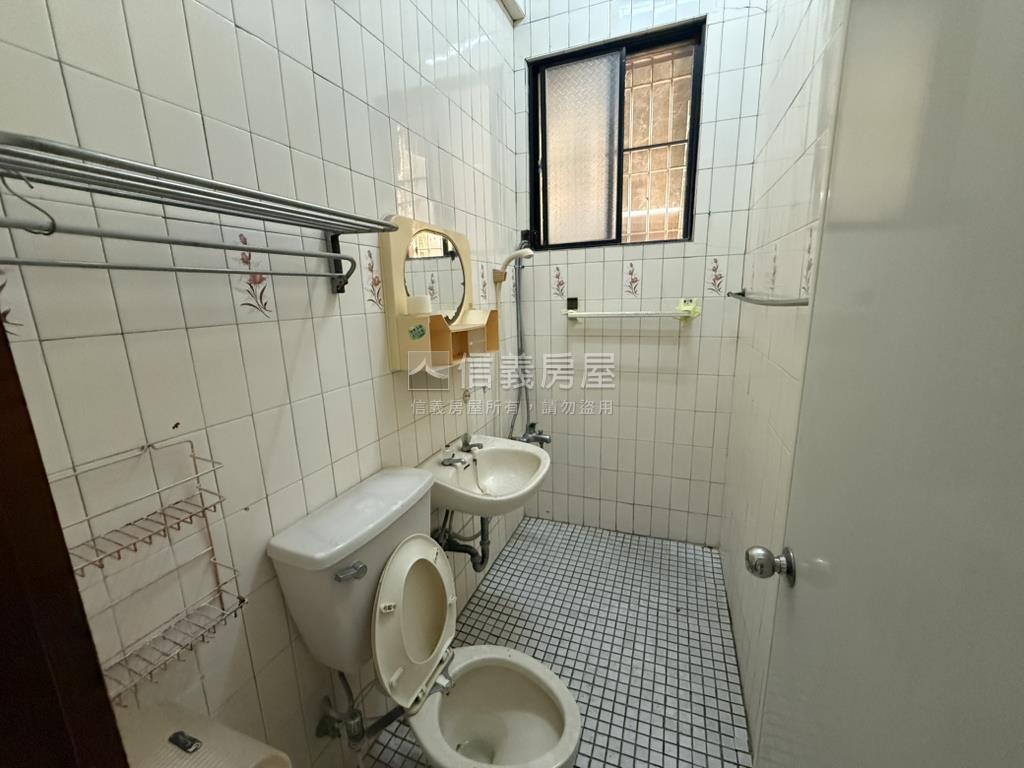 東區東安路獨院傳統透天房屋室內格局與周邊環境