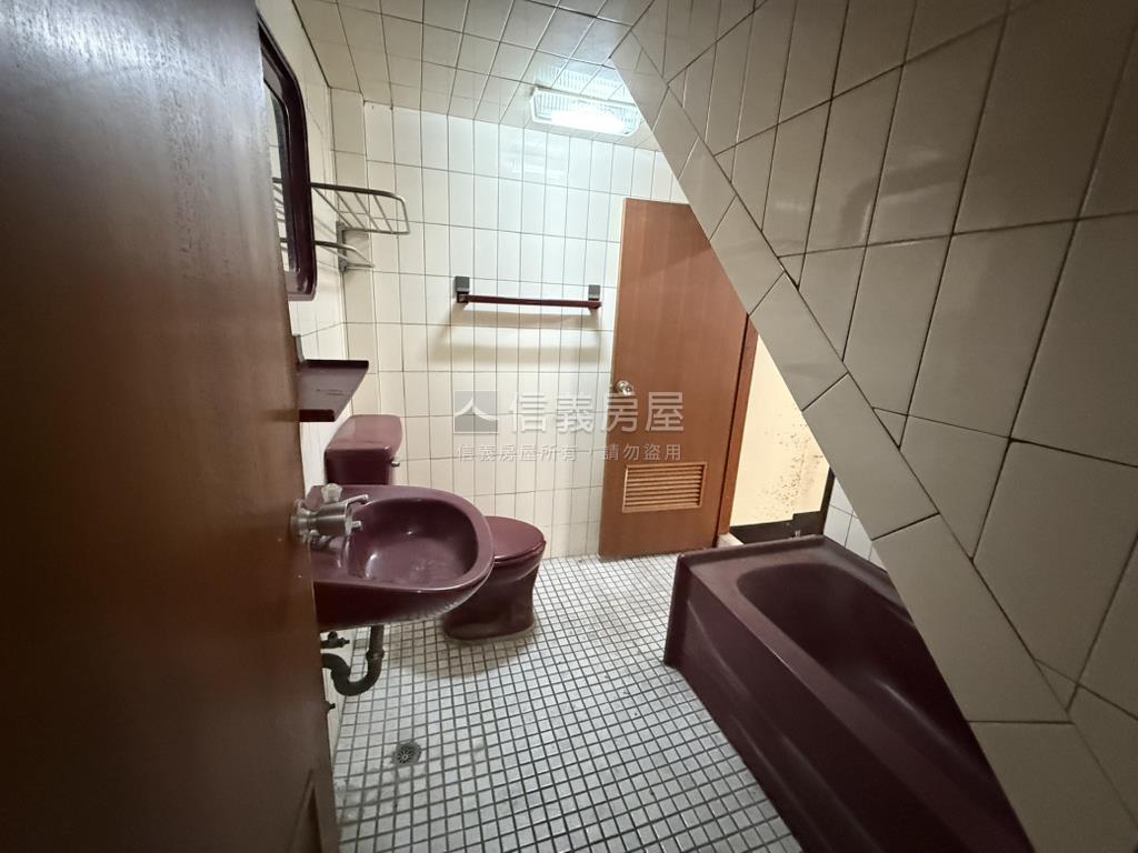 東區東安路獨院傳統透天房屋室內格局與周邊環境