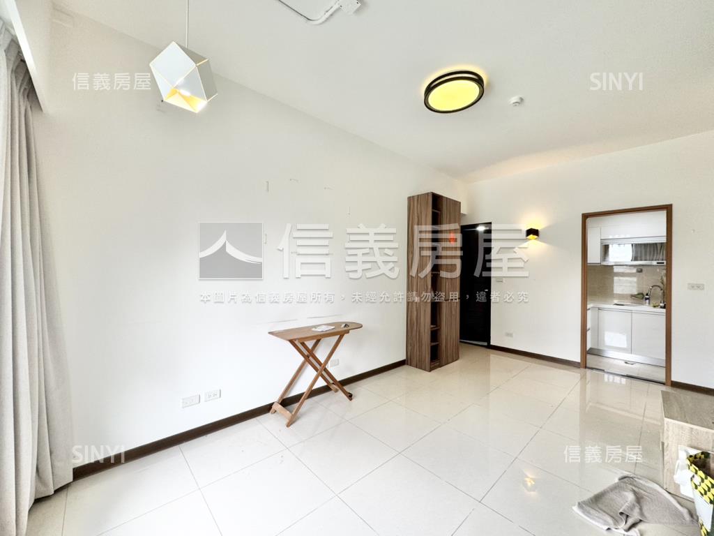 湛然龍邸明亮兩房稀有釋出房屋室內格局與周邊環境