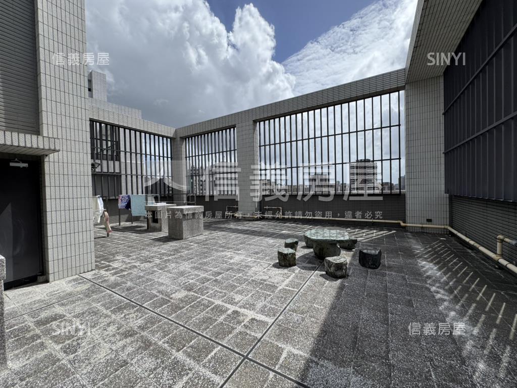 湛然龍邸明亮兩房稀有釋出房屋室內格局與周邊環境