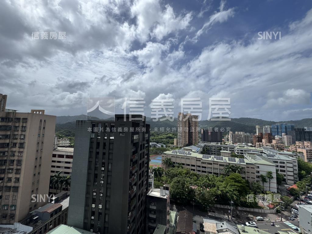 湛然龍邸明亮兩房稀有釋出房屋室內格局與周邊環境