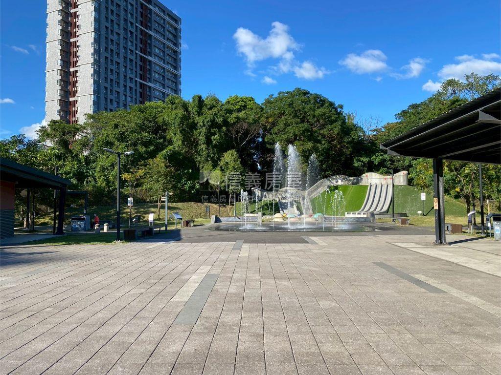 湛然龍邸明亮兩房稀有釋出房屋室內格局與周邊環境