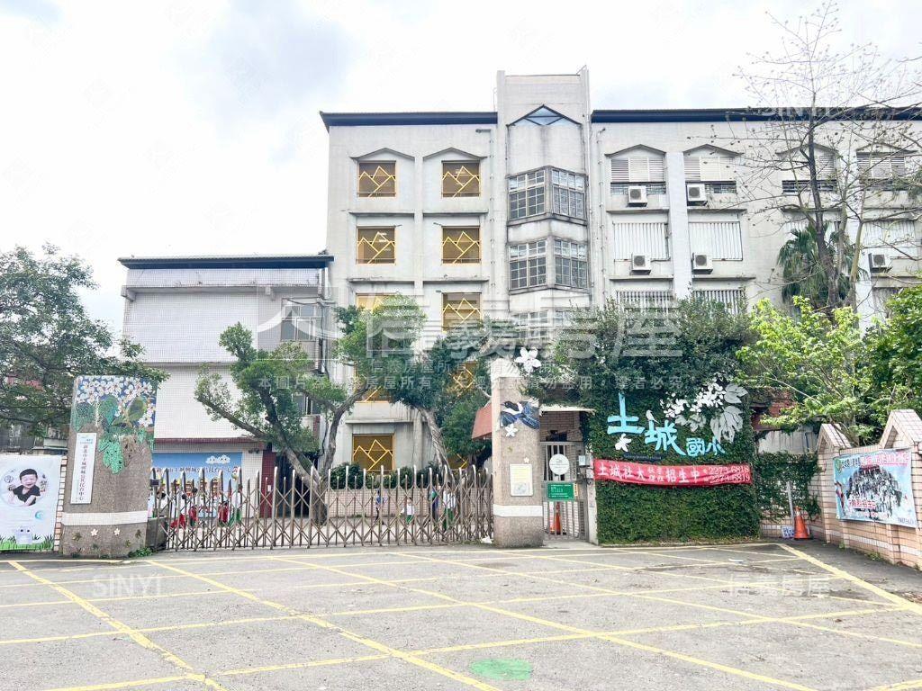 湛然龍邸明亮兩房稀有釋出房屋室內格局與周邊環境