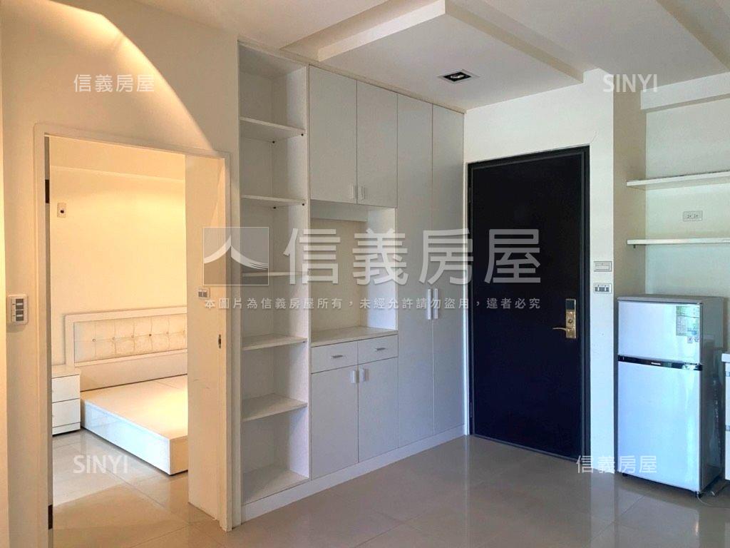 市政１０１雙車位稀有釋出房屋室內格局與周邊環境