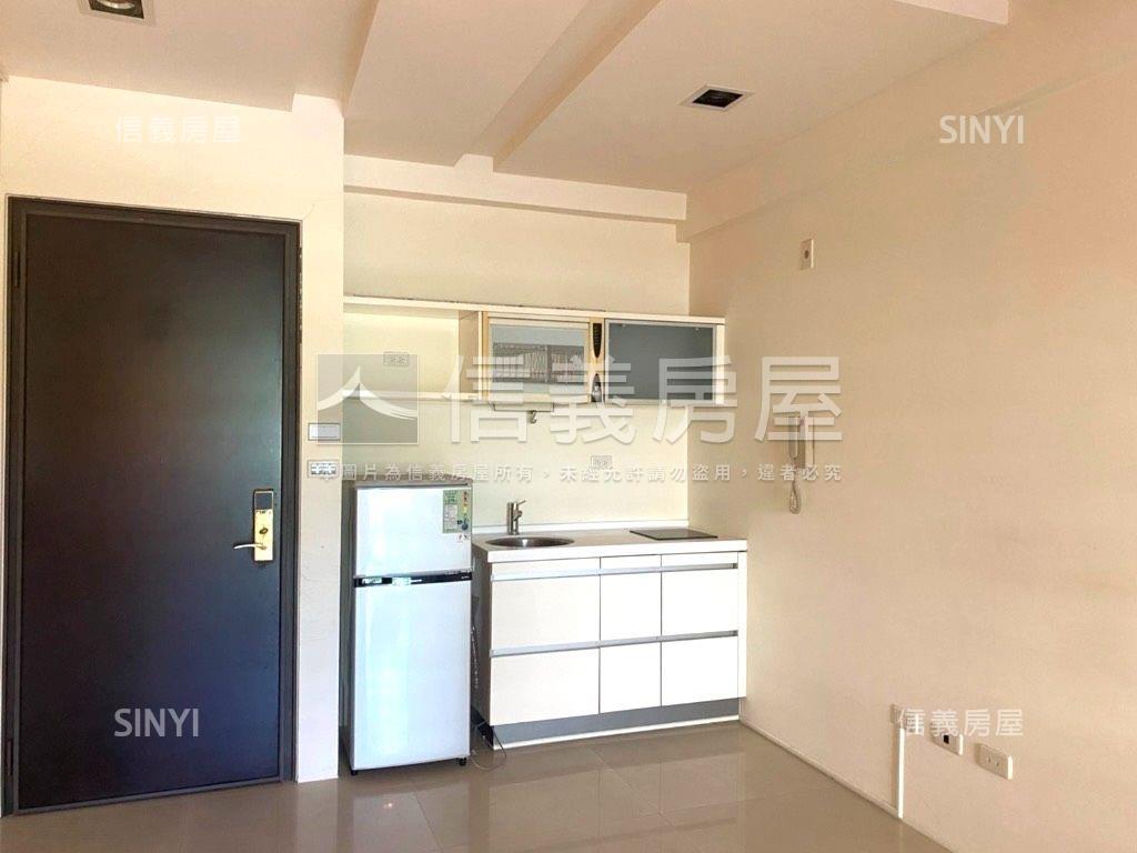 市政１０１雙車位稀有釋出房屋室內格局與周邊環境