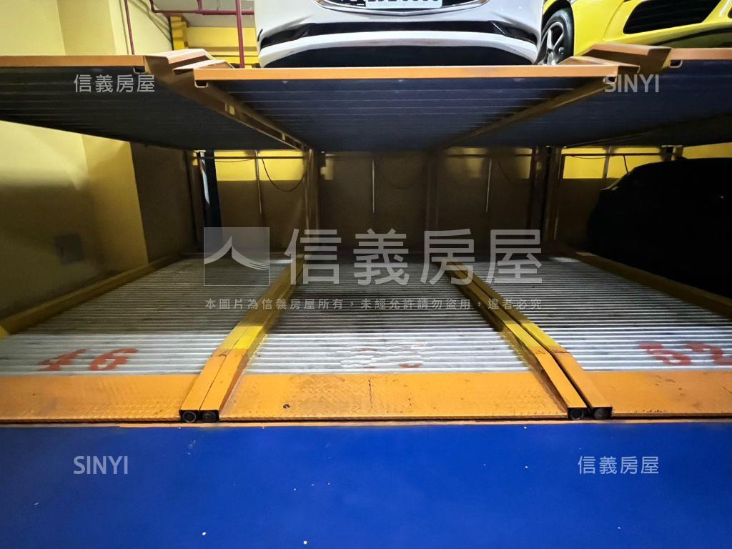 市政１０１雙車位稀有釋出房屋室內格局與周邊環境