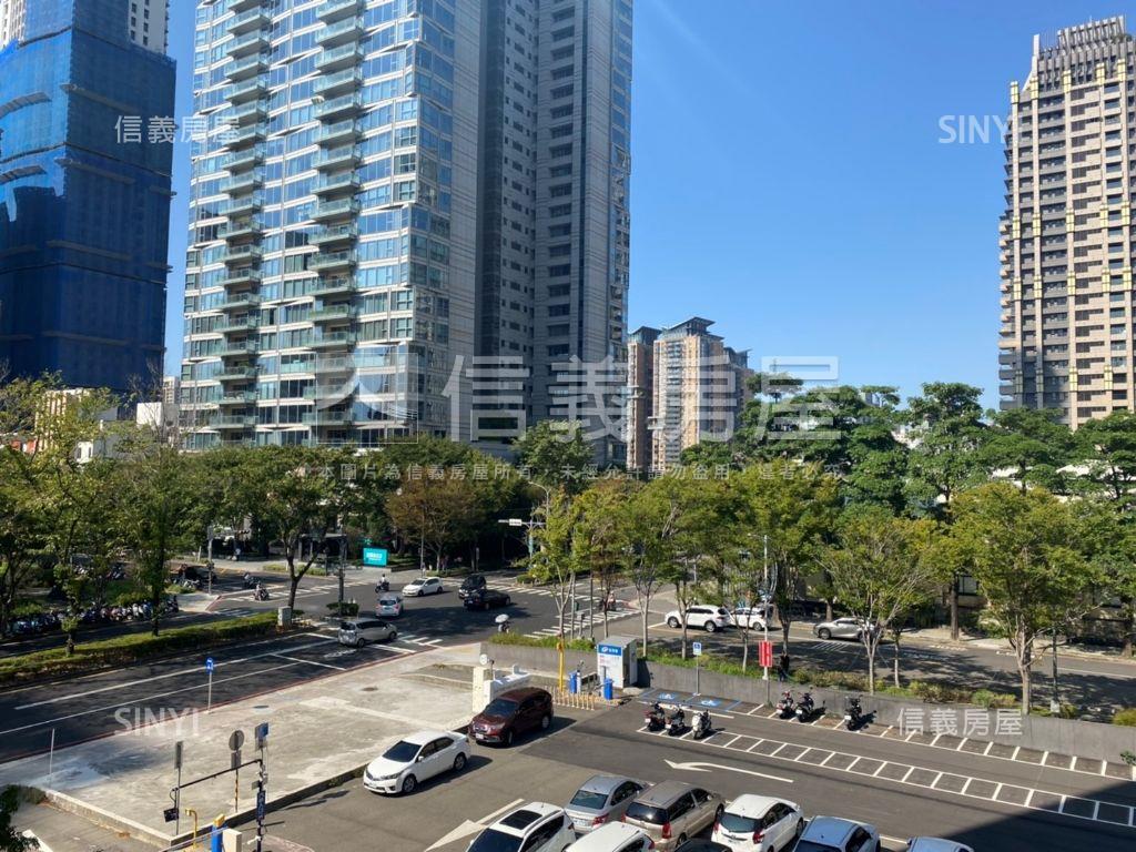 市政１０１雙車位稀有釋出房屋室內格局與周邊環境