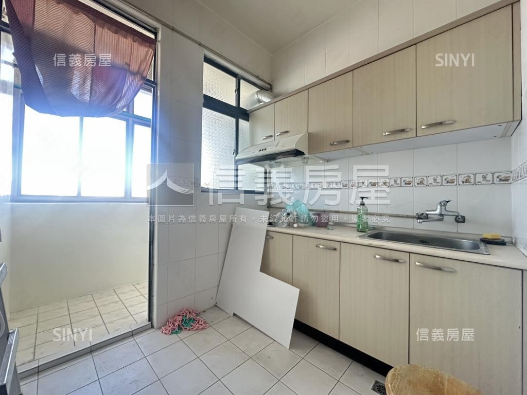 光復路４房公寓平車房屋室內格局與周邊環境