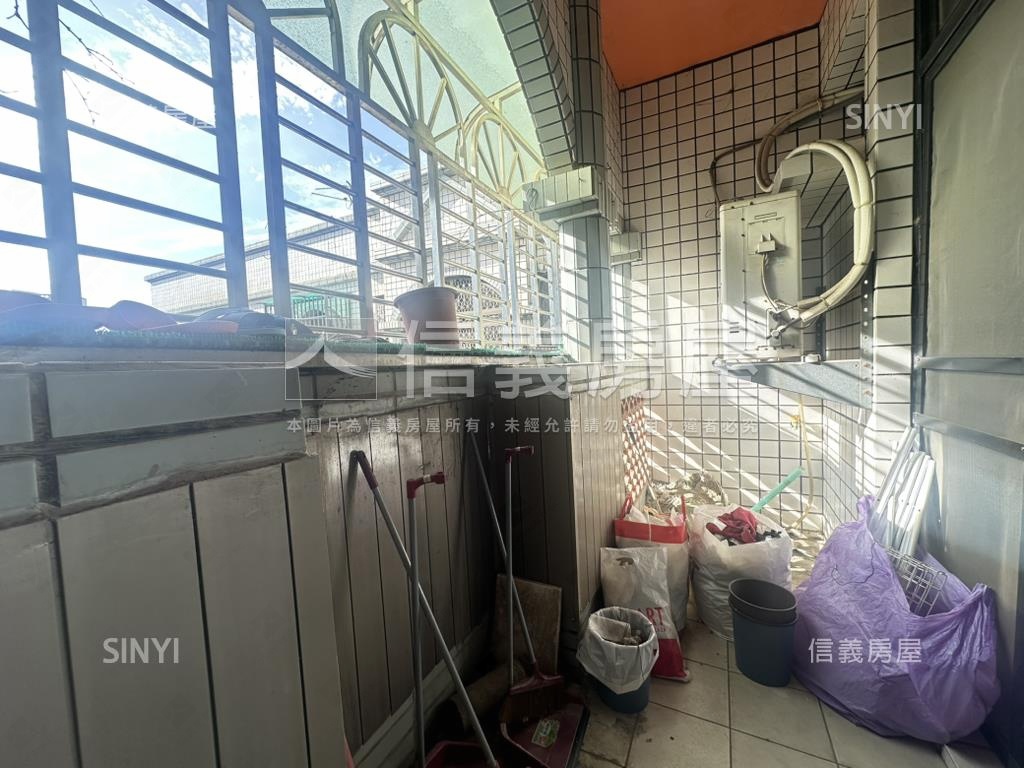 光復路４房公寓平車房屋室內格局與周邊環境