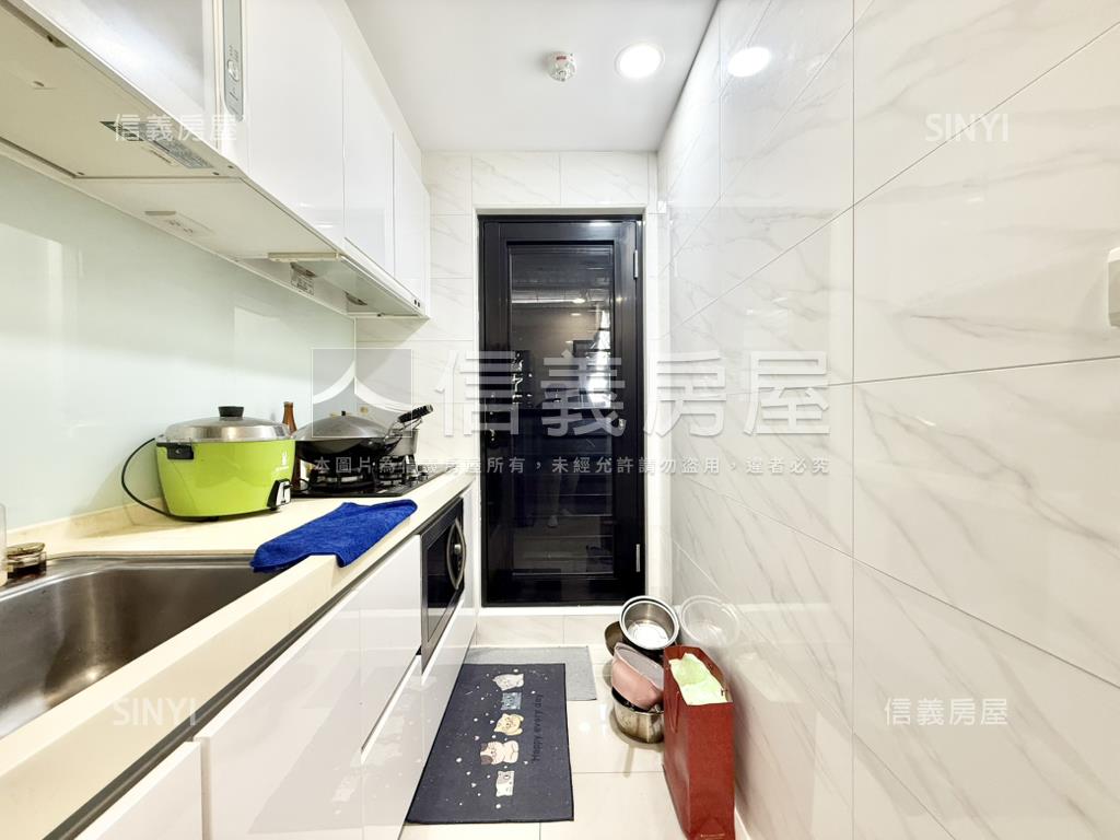 ＳＫＹ正河景裝潢兩房車位房屋室內格局與周邊環境