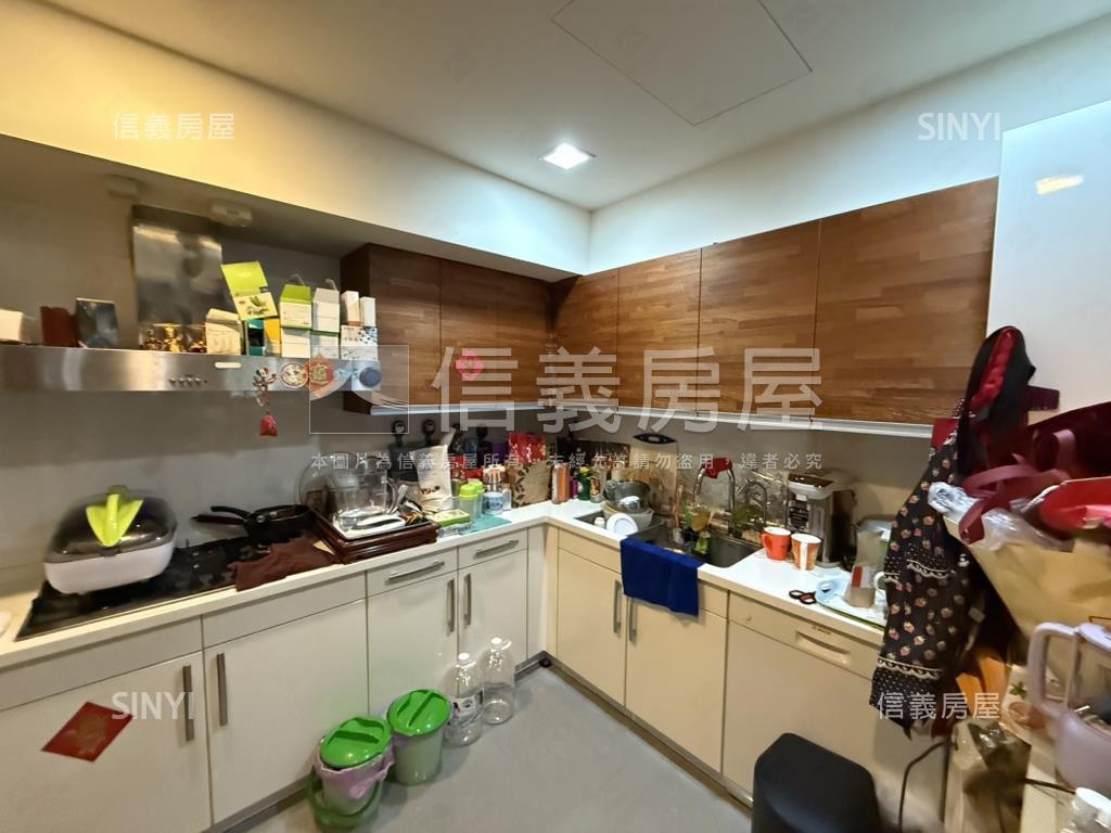 急！屋主搬家裝箱中★米蘭房屋室內格局與周邊環境