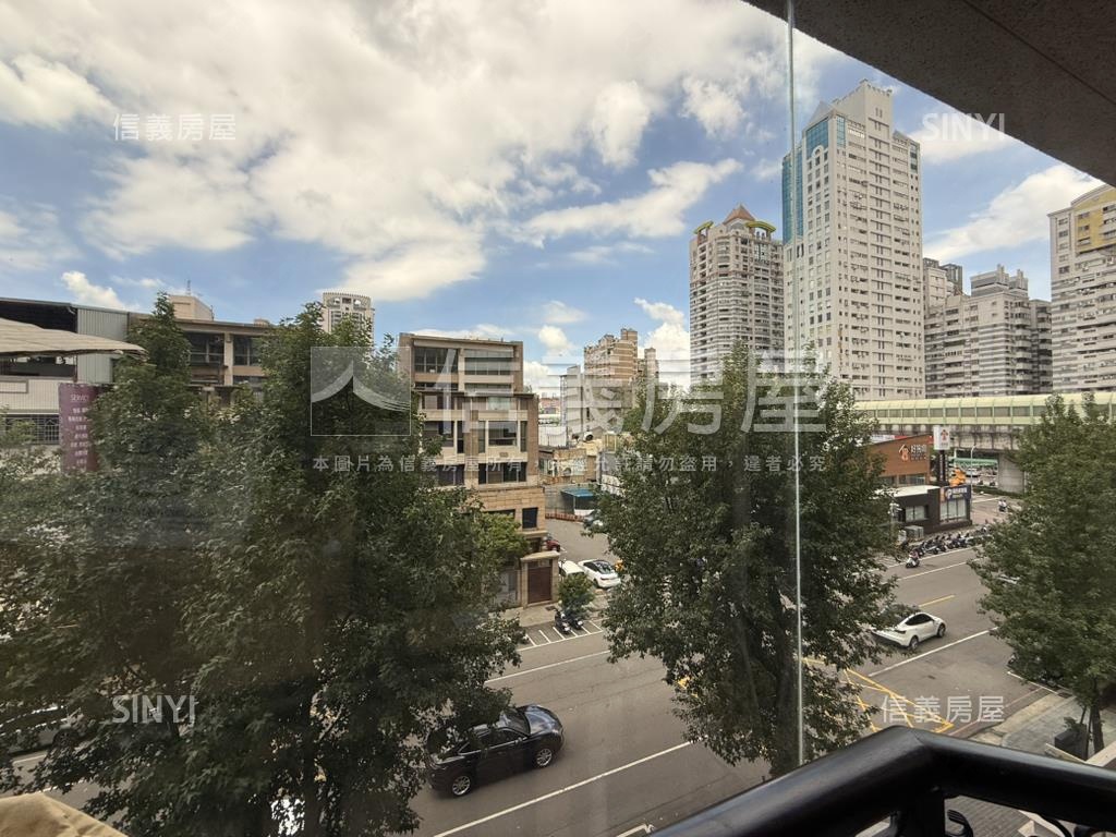 急！屋主搬家裝箱中★米蘭房屋室內格局與周邊環境