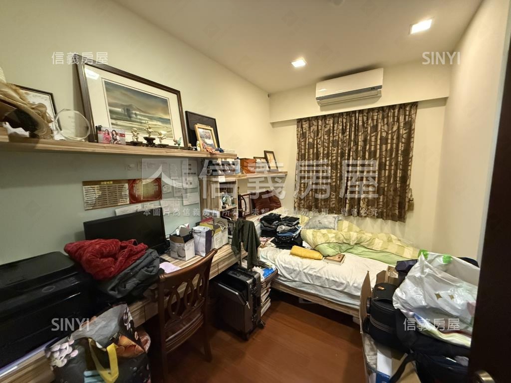 急！屋主搬家裝箱中★米蘭房屋室內格局與周邊環境