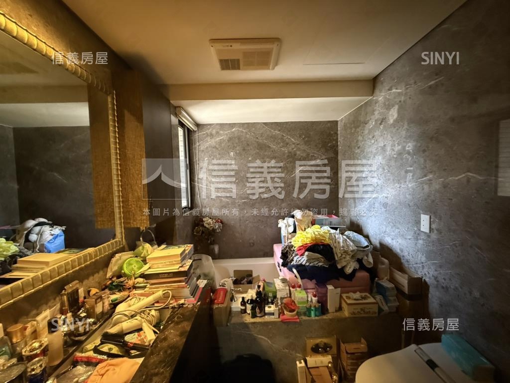 急！屋主搬家裝箱中★米蘭房屋室內格局與周邊環境