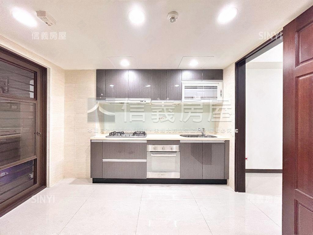 扶輪公園三房雙車位露臺戶房屋室內格局與周邊環境