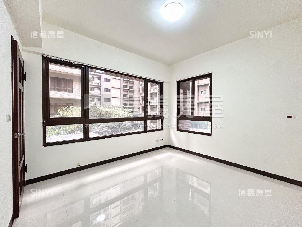 扶輪公園三房雙車位露臺戶房屋室內格局與周邊環境