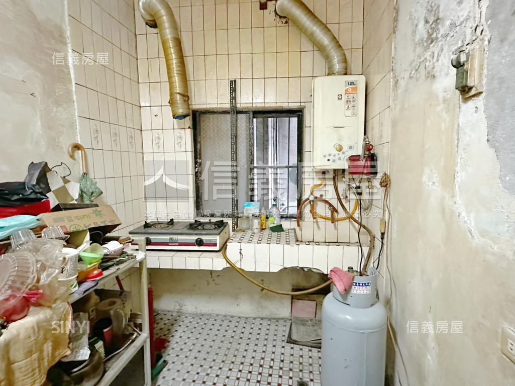 三重國小稀有透天店面房屋室內格局與周邊環境