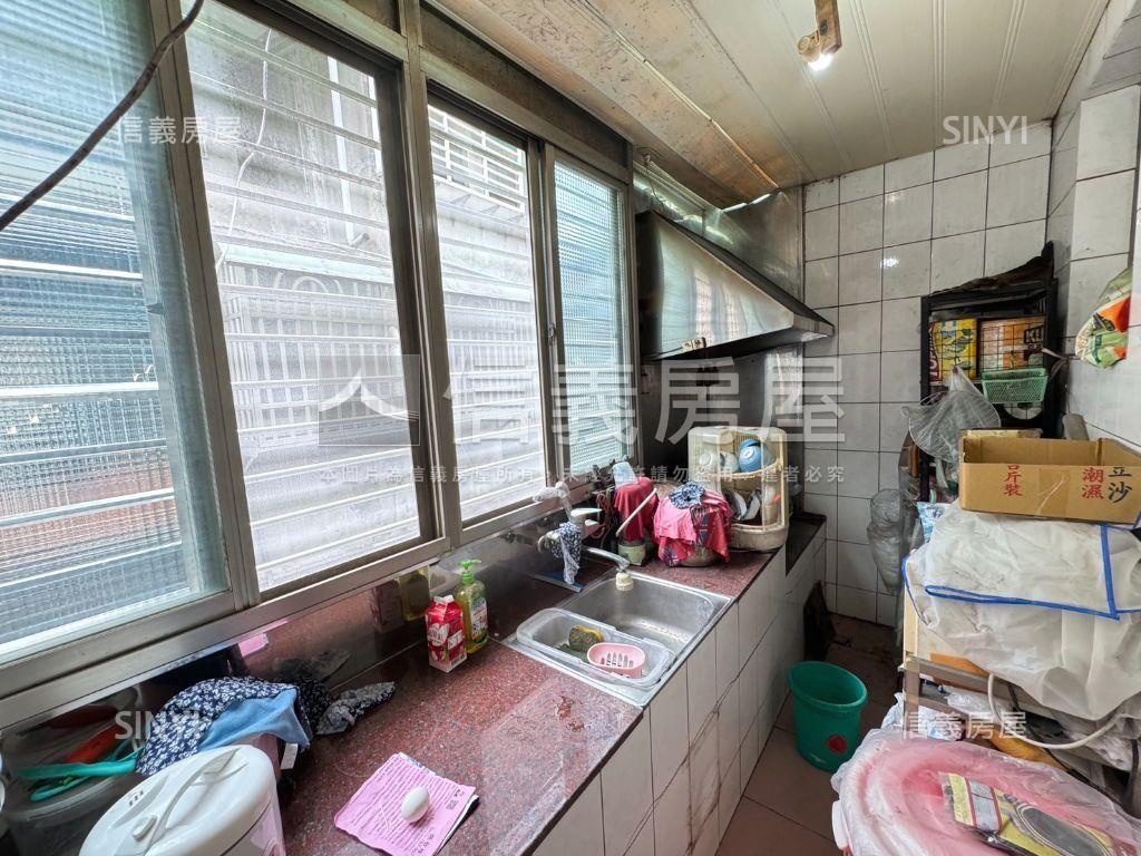 五權公園低總價頂加房屋室內格局與周邊環境