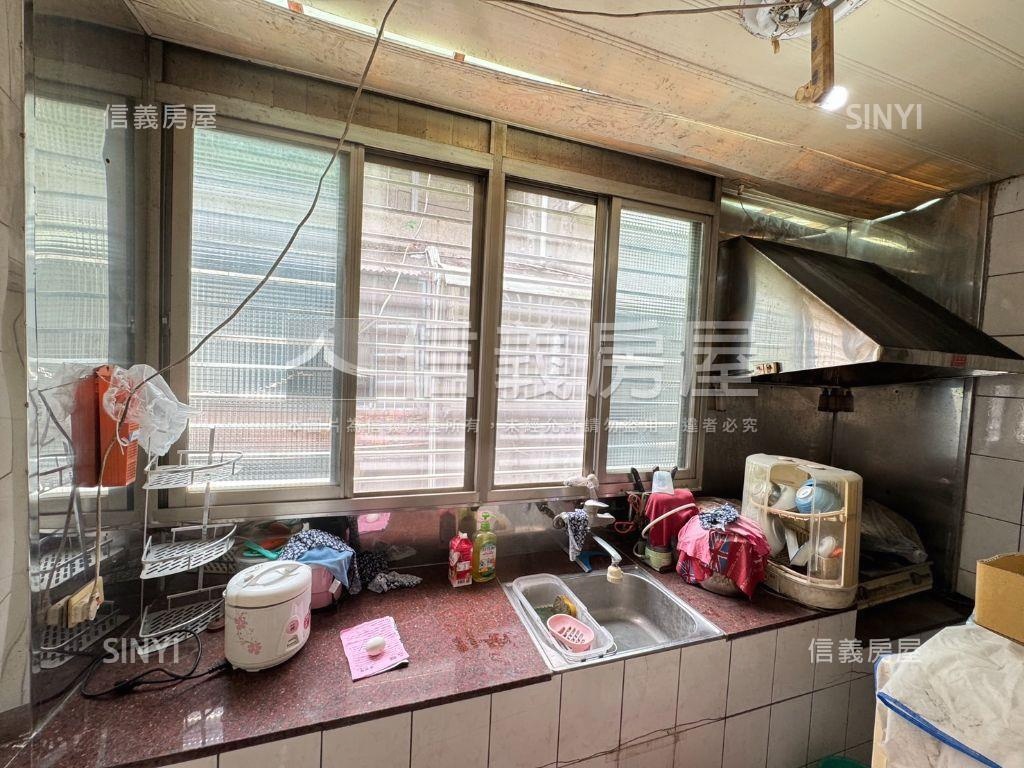 五權公園低總價頂加房屋室內格局與周邊環境