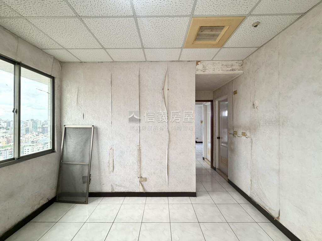 第一園｜遠眺山景小資兩房房屋室內格局與周邊環境