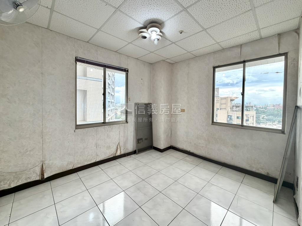 第一園｜遠眺山景小資兩房房屋室內格局與周邊環境