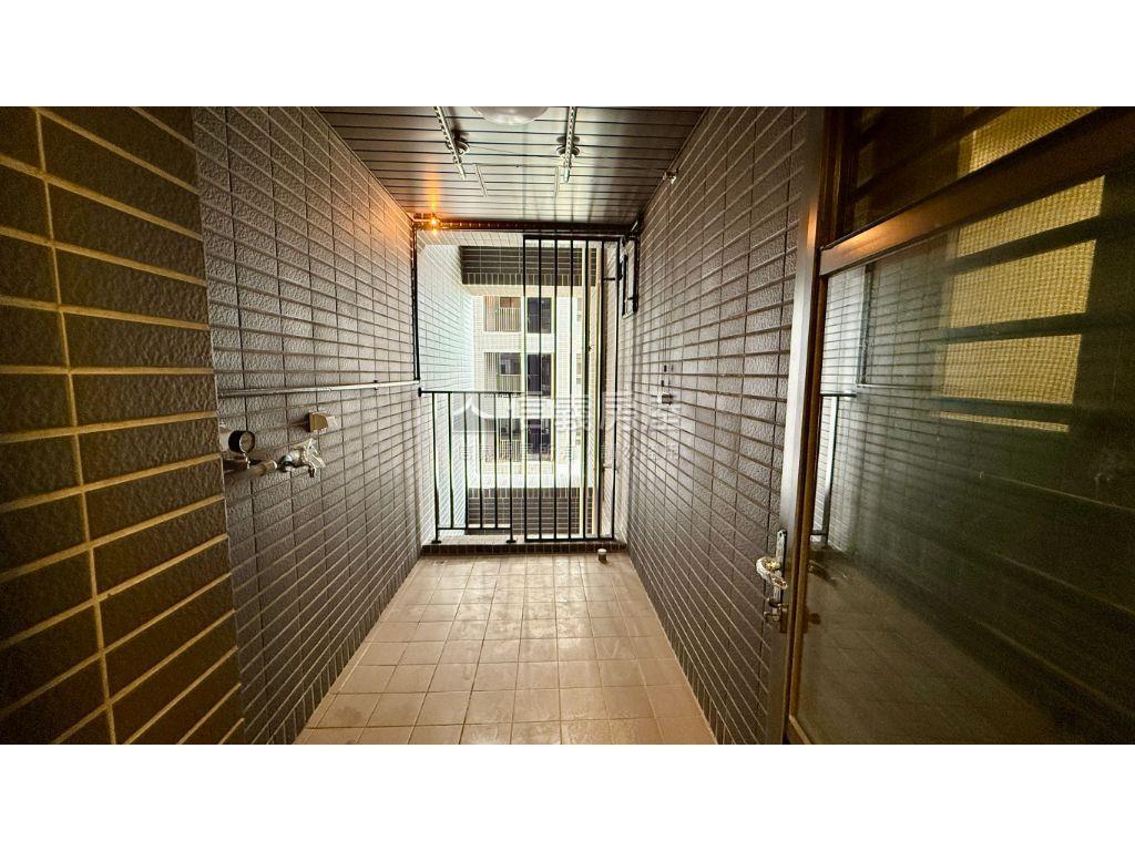 採光大４房高樓層平車房屋室內格局與周邊環境