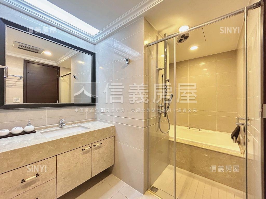 米蘭頂樓景觀戶房屋室內格局與周邊環境