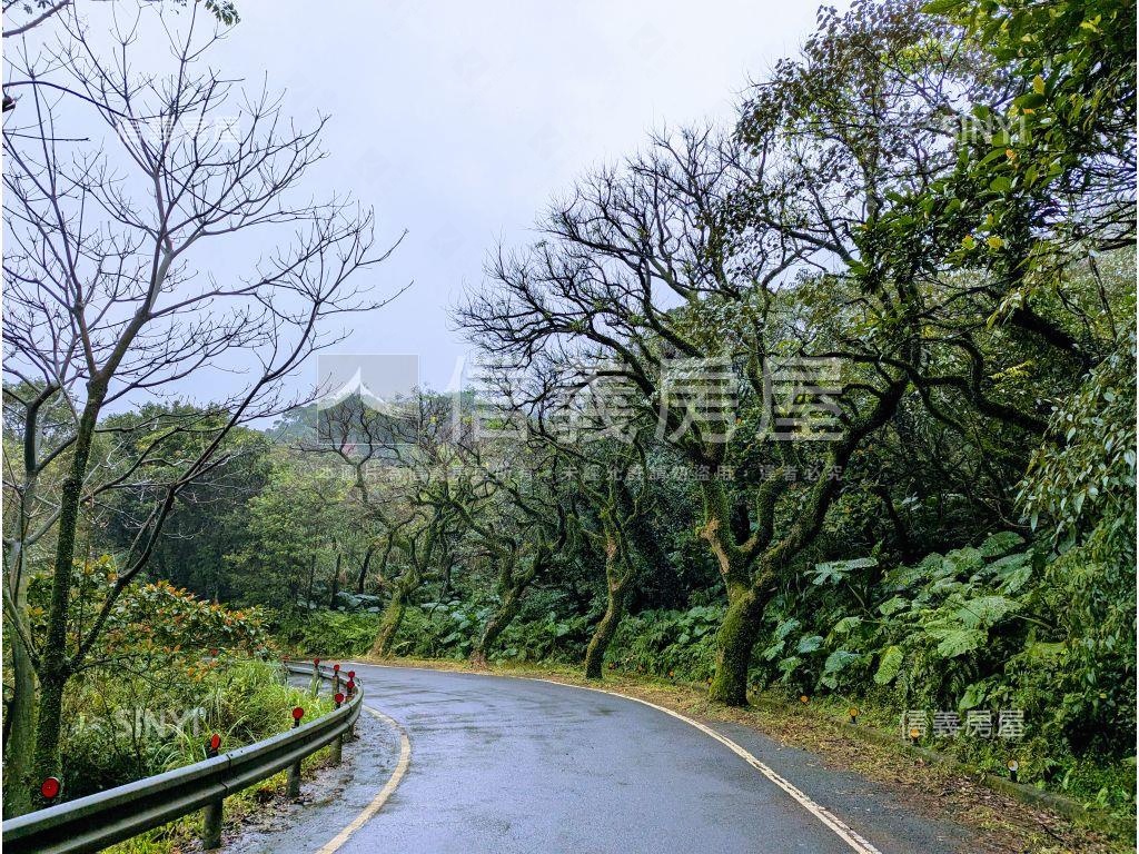 萬里區臨大馬路土地房屋室內格局與周邊環境