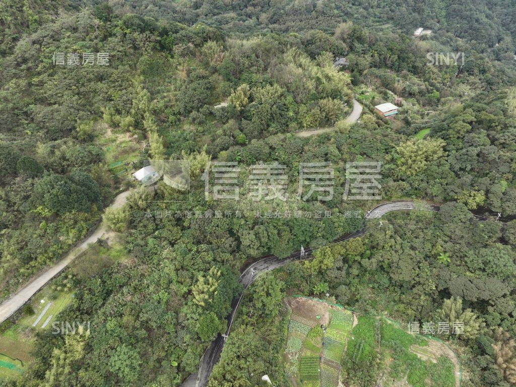 萬里區臨大馬路土地房屋室內格局與周邊環境
