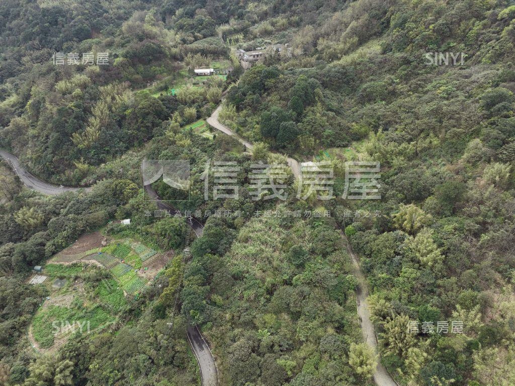 萬里區臨大馬路土地房屋室內格局與周邊環境