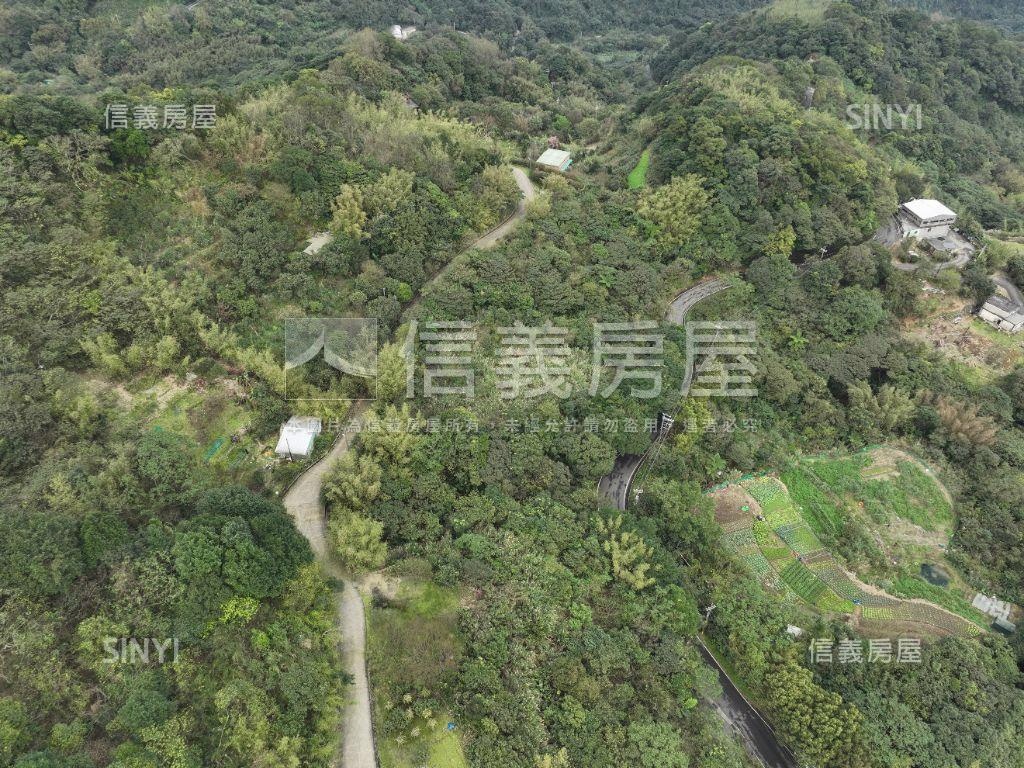 萬里區臨大馬路土地房屋室內格局與周邊環境