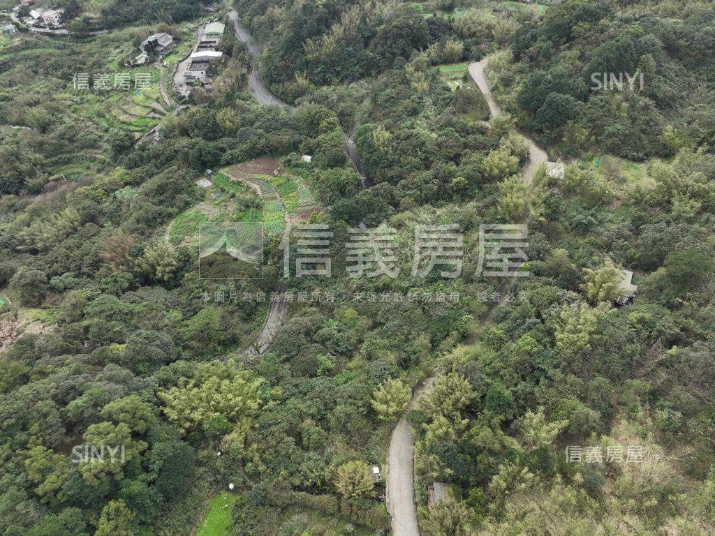萬里區臨大馬路土地房屋室內格局與周邊環境
