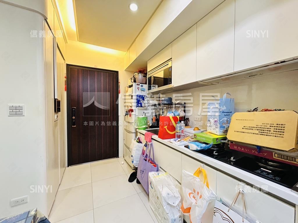 專任禮築臻藏兩房車位房屋室內格局與周邊環境