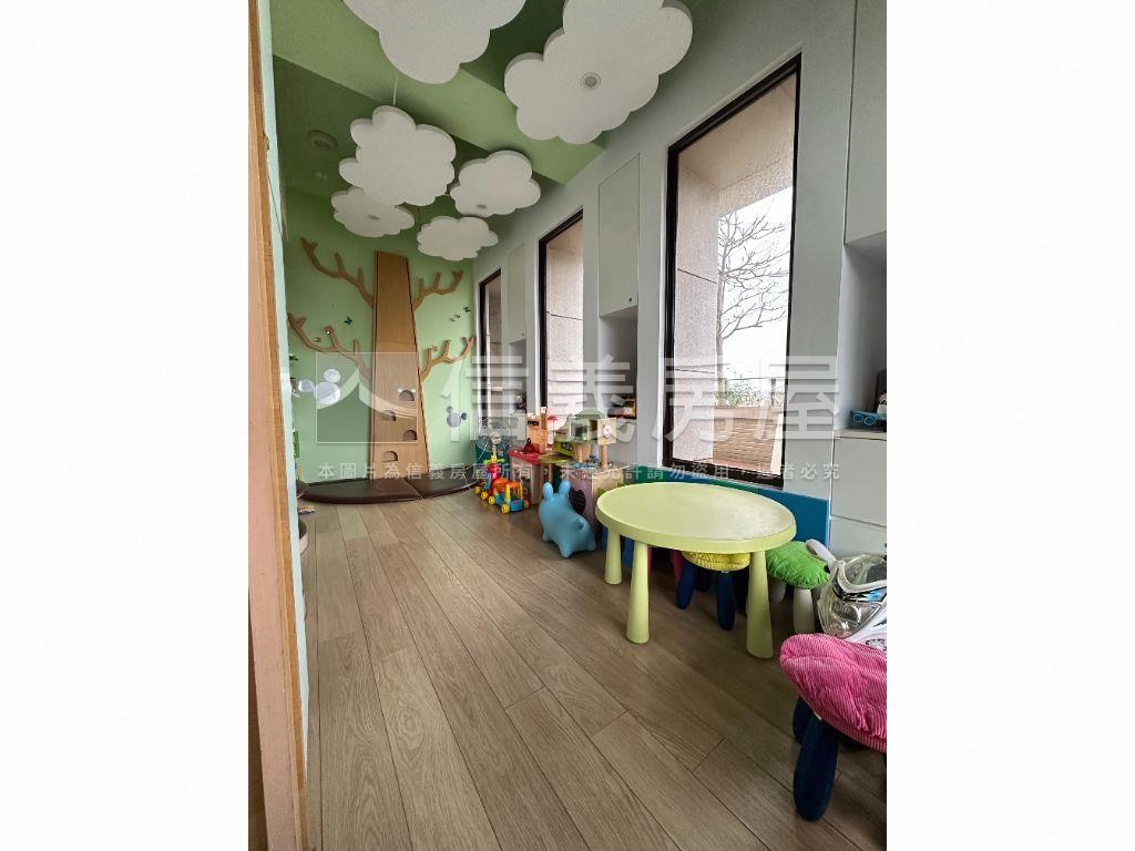 專任禮築臻藏兩房車位房屋室內格局與周邊環境