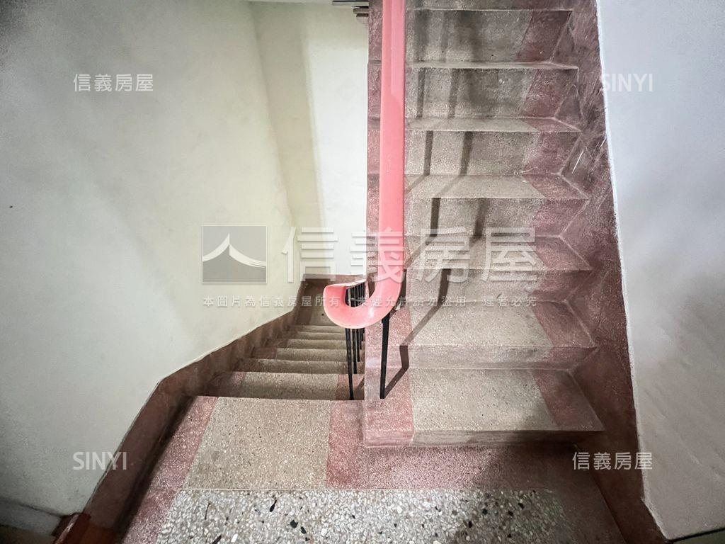 ㊣精誠邊間騎樓透天房屋室內格局與周邊環境
