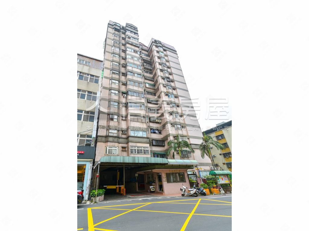 文化商圈稀有甲天廈３房房屋室內格局與周邊環境