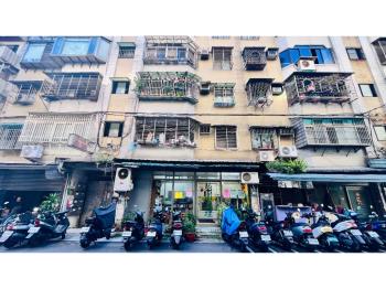 學校好近東湖一樓