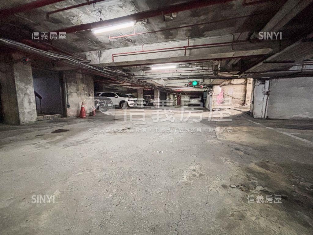 忠誠欒樹電梯頂加房屋室內格局與周邊環境