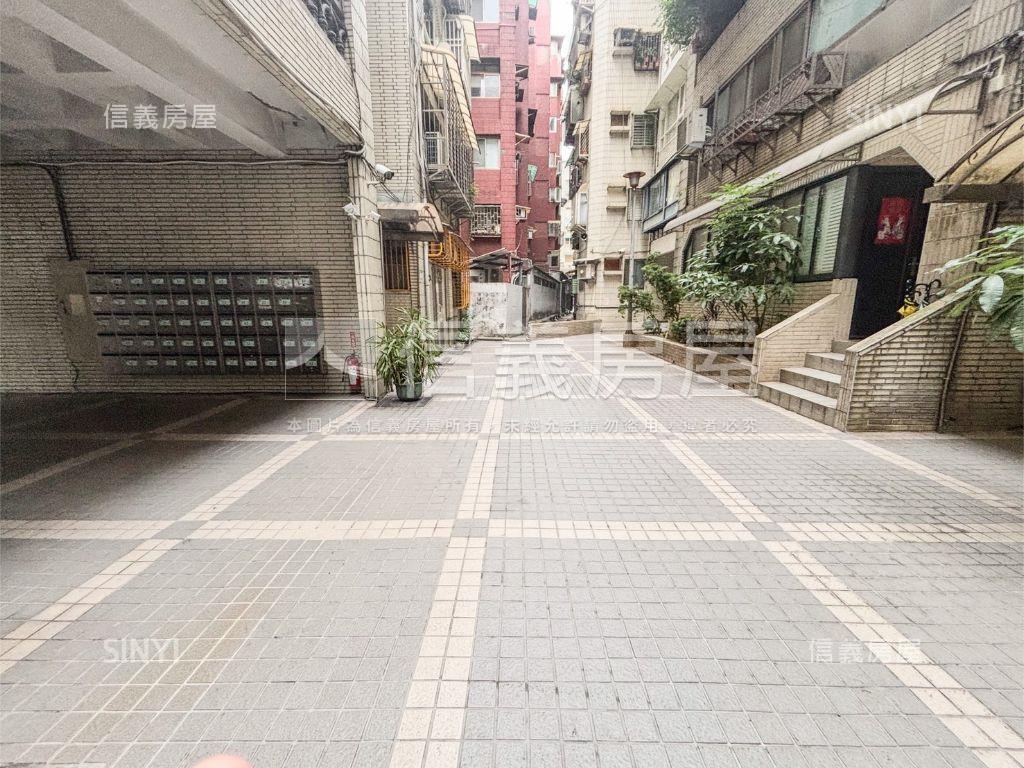 忠誠欒樹電梯頂加房屋室內格局與周邊環境