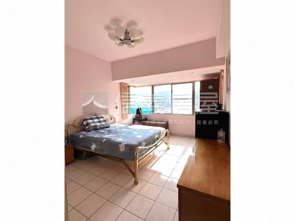 康詩丹郡高樓美景４房房屋室內格局與周邊環境