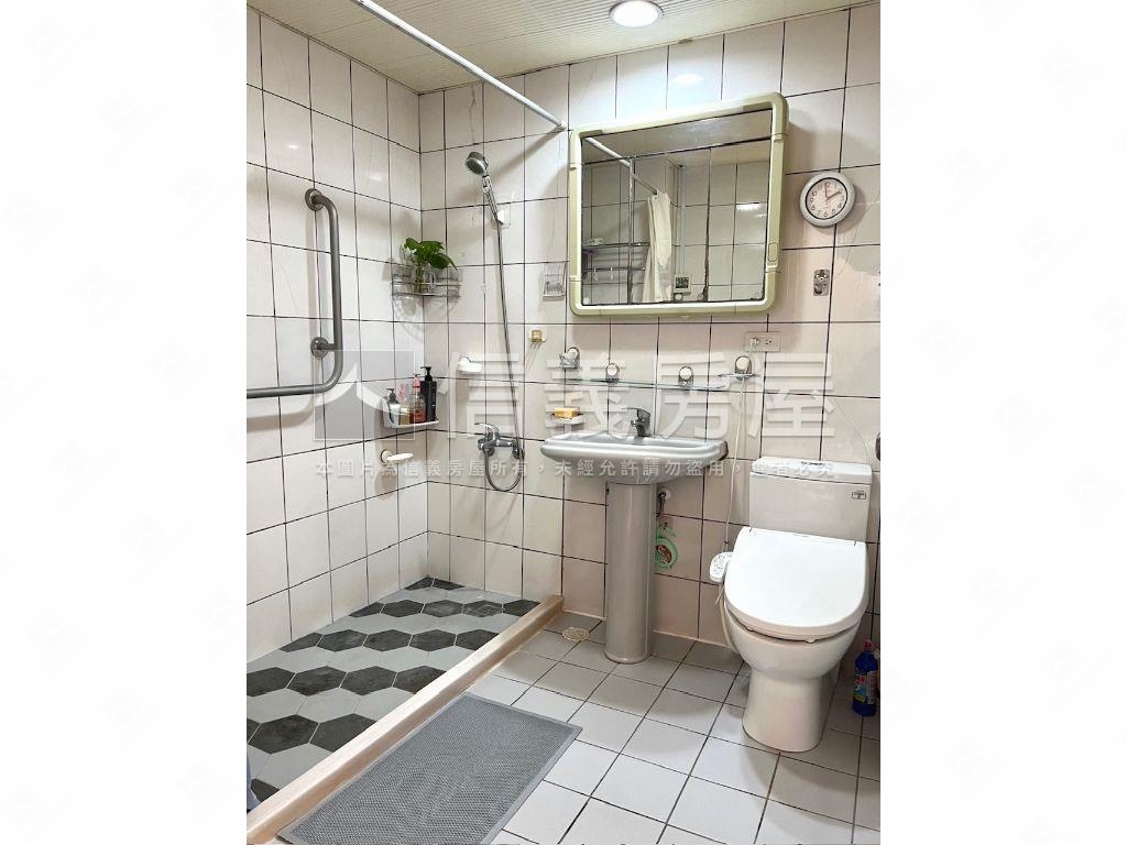 康詩丹郡高樓美景４房房屋室內格局與周邊環境