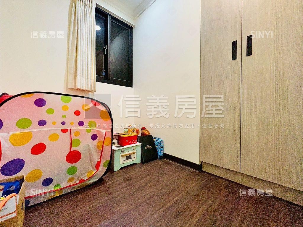 世界邊間高樓電梯三房車位房屋室內格局與周邊環境