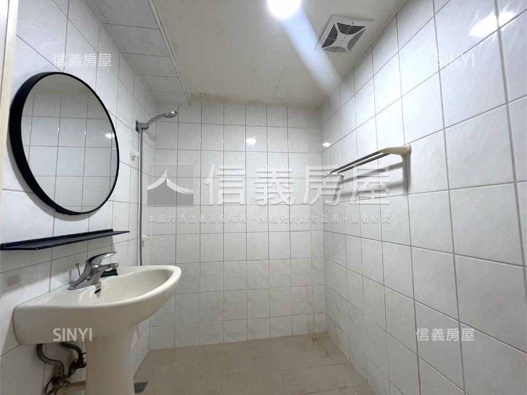 麗池樓中樓頂樓三房車位房屋室內格局與周邊環境