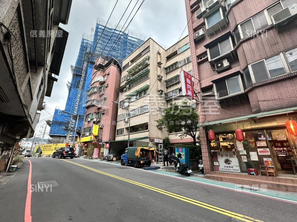 捷運邊間小資金店面房屋室內格局與周邊環境