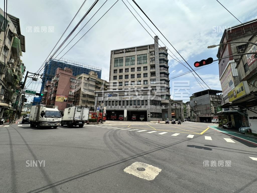 捷運邊間小資金店面房屋室內格局與周邊環境