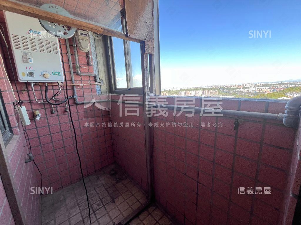 近交流道電梯四房車位房屋室內格局與周邊環境